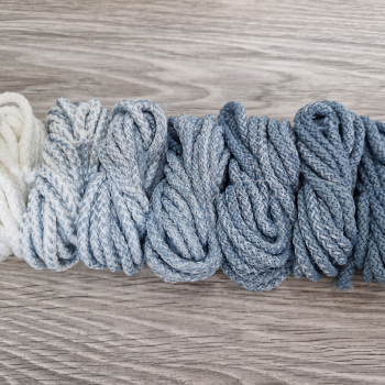 Шнур полиэфирный 5мм с сердечником ГРАДИЕНТ Белый- Дымчатый - Шнуры для рукоделия